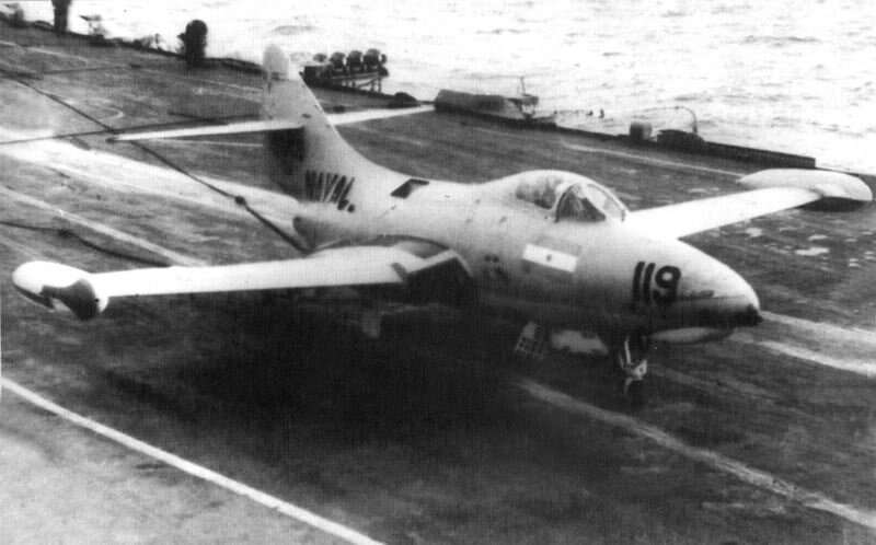 Argentine Navy F9F-2B (3-A-119, 0453) on ARA Independencia (27 July 1963).jpg