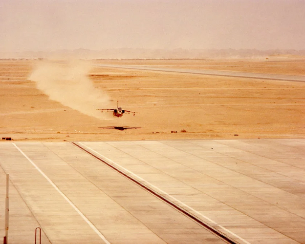 Omani Jaguar low over Thumrait AB (2).png