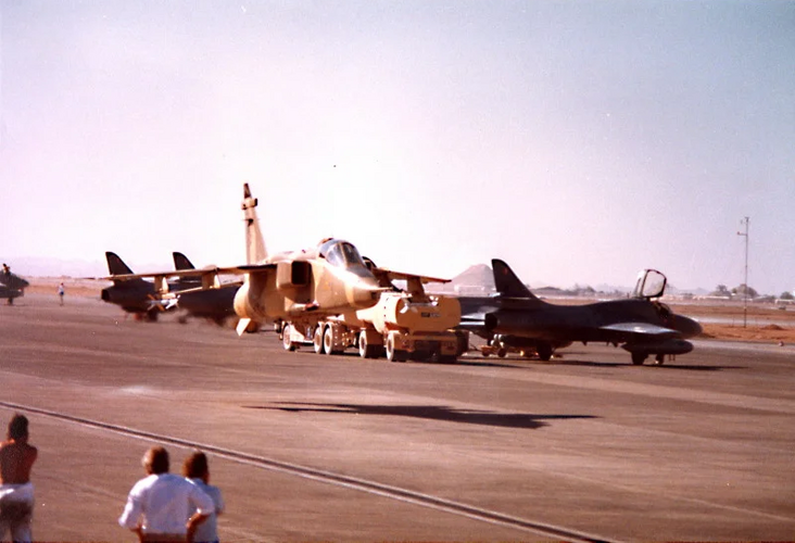 Omani Jaguar very low with Australia pilot John Pym.png