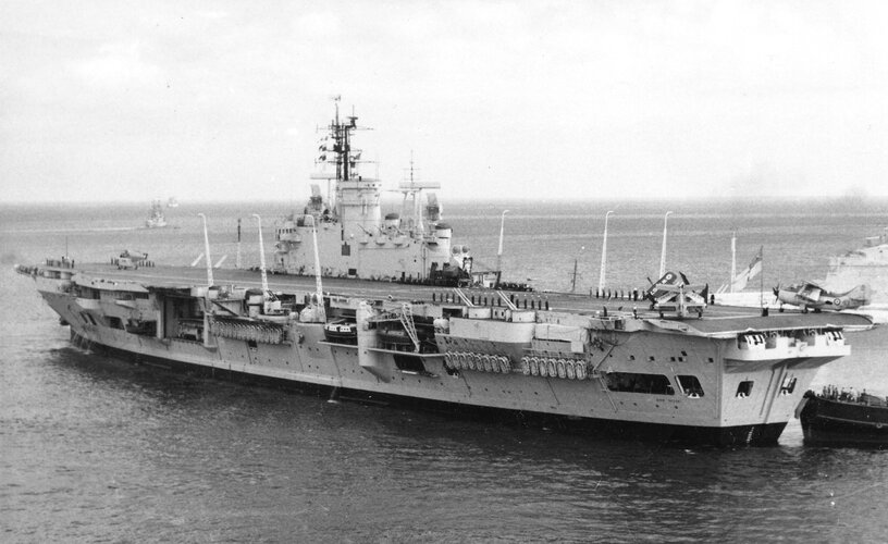 HMS Ark Royal (4) 8 Nov 1955.jpg