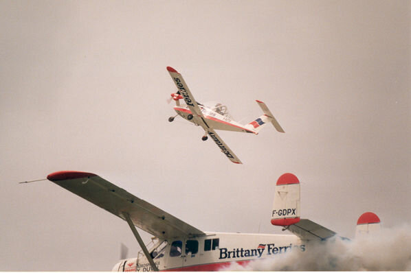 Colomban MC-15 Cri-cri  + Broussard Brittany Ferries -3.jpg