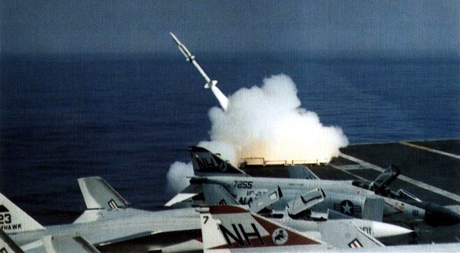 Terrier_missile_launch_from_USS_Kitty_Hawk_(CV-63)_1975.jpg