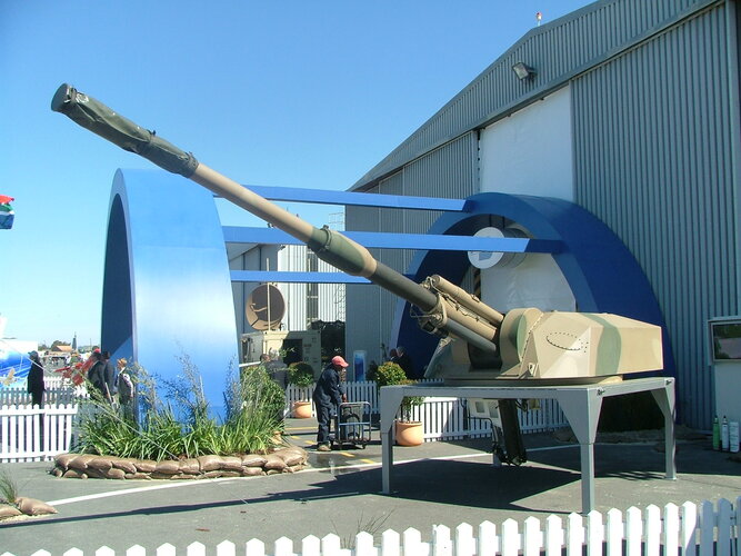 denel_leo_105mm_turret_9_of_9.jpg