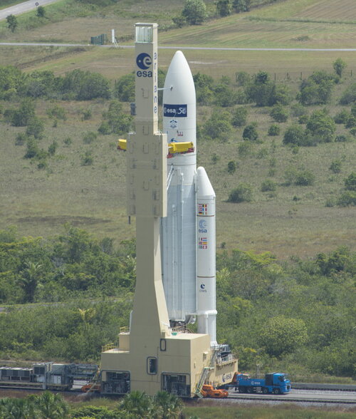 Transfer_of_Ariane_5_flight_VA219_from_the_BAF_to_the_launch_pad_pillars.jpg