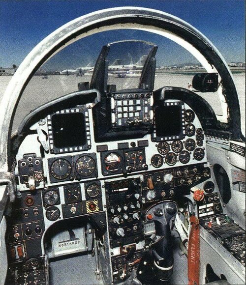 F-5 Tiger IV Cockpit.jpg