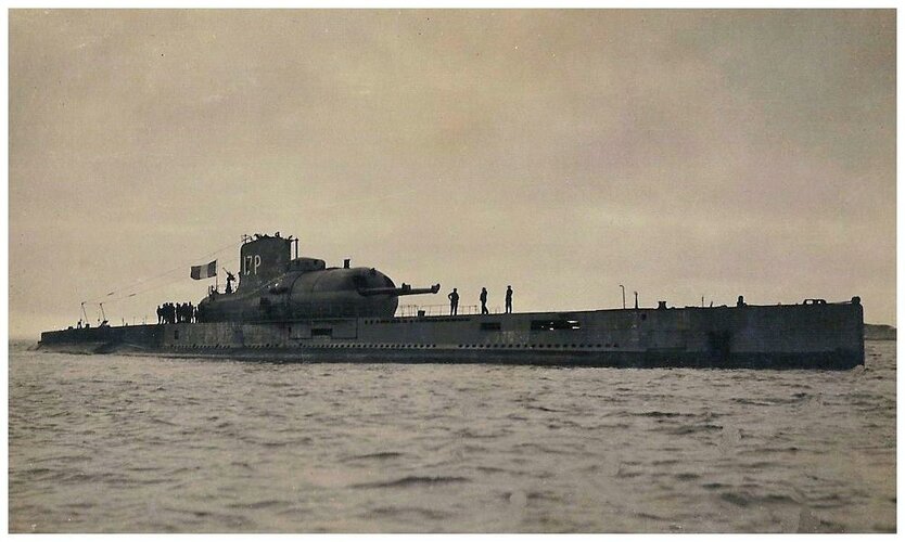 Free French Navy Surcouf (17P) in Canada (1941).jpg