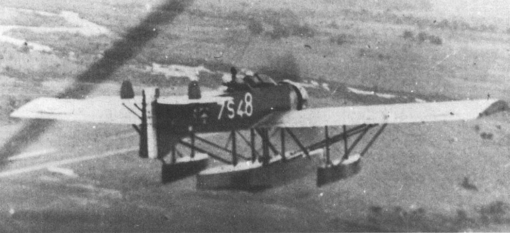 Le Besson MB-411 de l'escadrille HS7 en vol.jpg