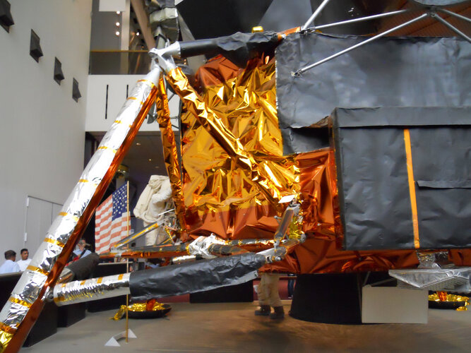 LM-2 Landing Gear closeup.jpeg