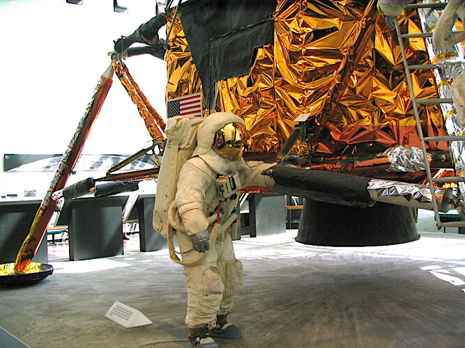 LM-2 Descent engine bell.jpeg