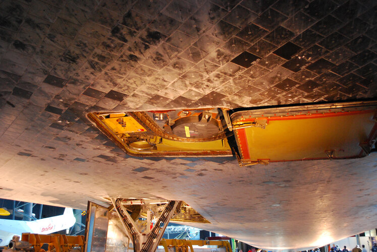 Liquid O2 external tank connection and door.jpeg