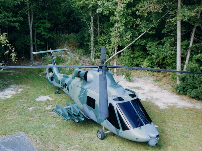 military-helicopter-full-scale-model.jpg