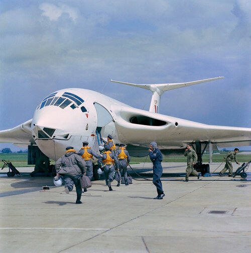 VICTOR-BOMBER-M-.jpg