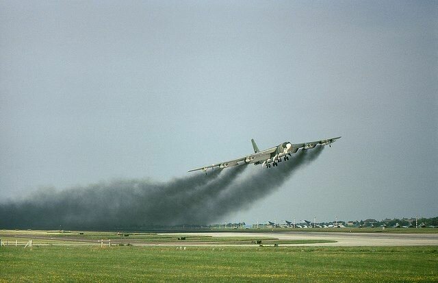 B-52G takeoff 02.jpg