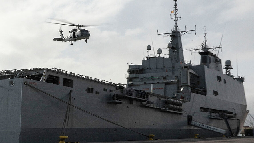 1730722097288Llegada_del_buque_anfibio_Galicia_al_Puerto_de_Valencia.jpg