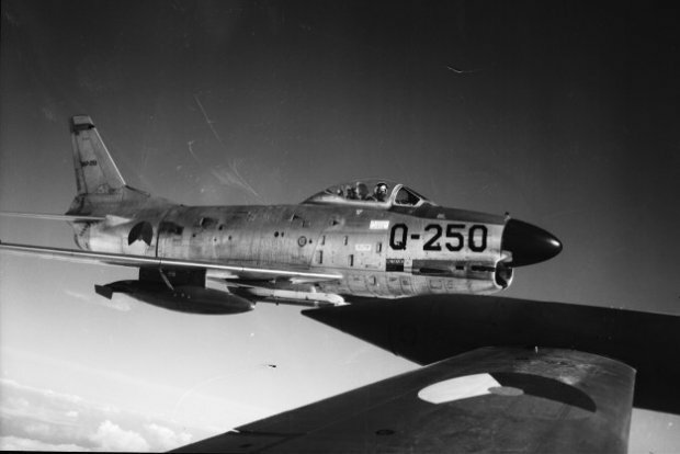 F-86L Dutch AIM-9.jpg