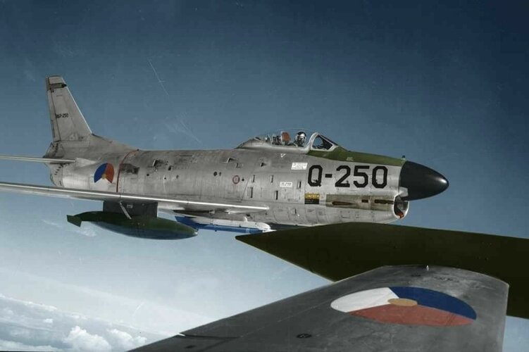 F-86L Dutch AIM-9_d.jpg