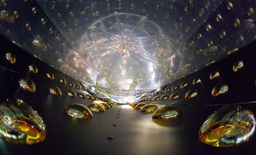 The_Daya_Bay_Antineutrino_Detector_(8056998030).jpg