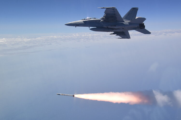 Northrop+Grummans+Advanced+Anti-Radiation+Guided+Missile+Extended+Range+Completes+Fourth+Succe...jpg