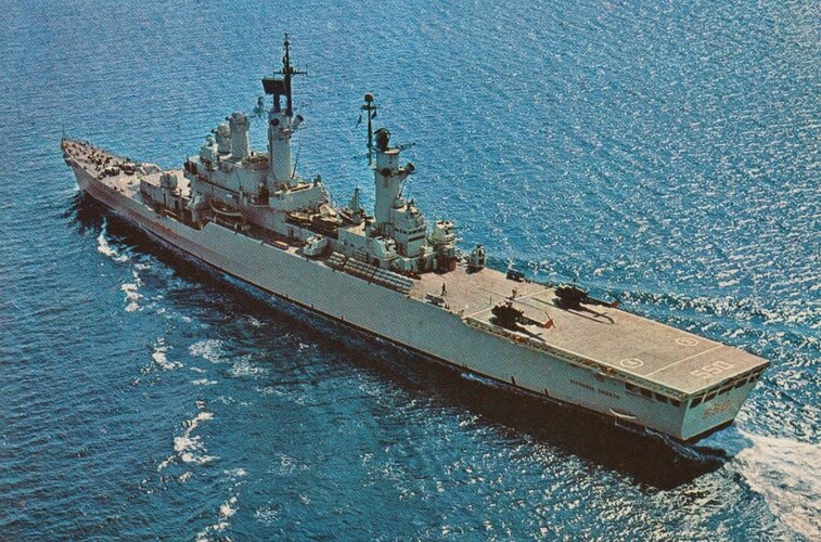 Italian Vittorio Veneto cruiser.jpg