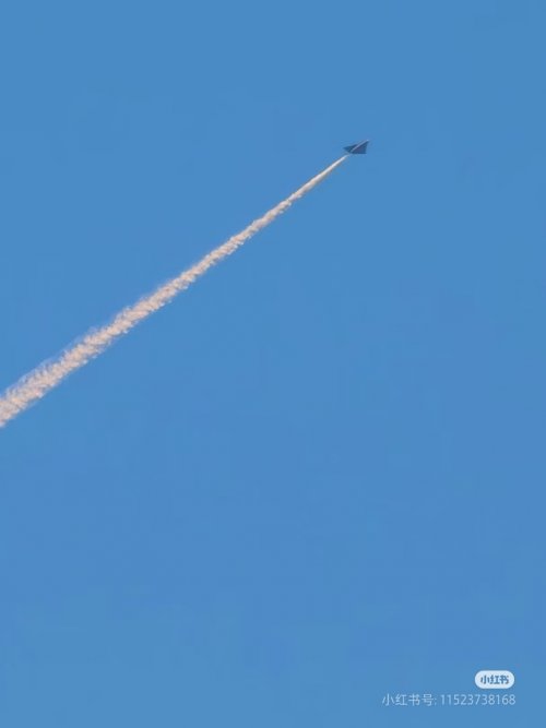 J-36 36011 - 4. flight - 20250326 - 齐天的孙猴子 - 7 fuel dump.jpg