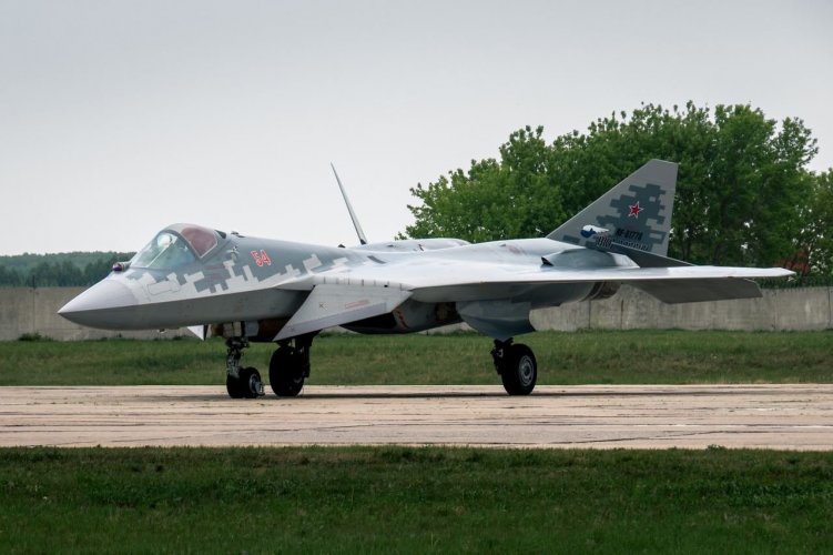 Su-57 54 red.jpg
