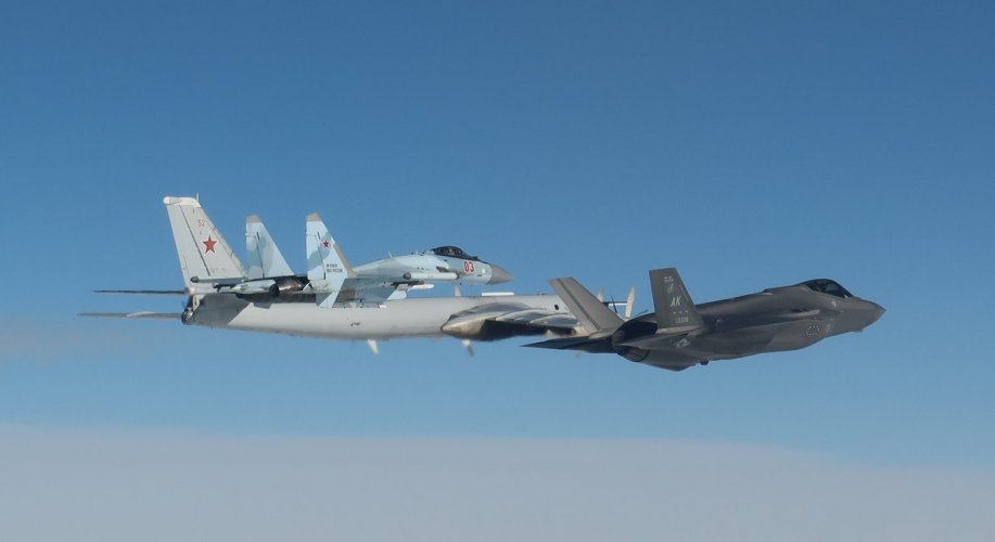 Su-35S and F-35.jpg