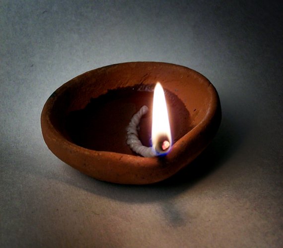 diya-o-lampara-de-aceite.jpg