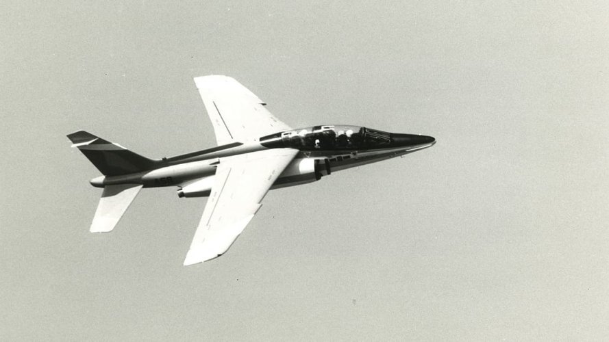 20231024_Alpha-Jet_F-ZVAB_und_Schriftzug_Lockheed Alpha Jet_FlugRevue.jpg