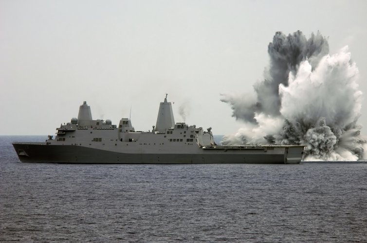 USS Mesa Verde LPD-19 shock trial 18 Aug 2007.jpg