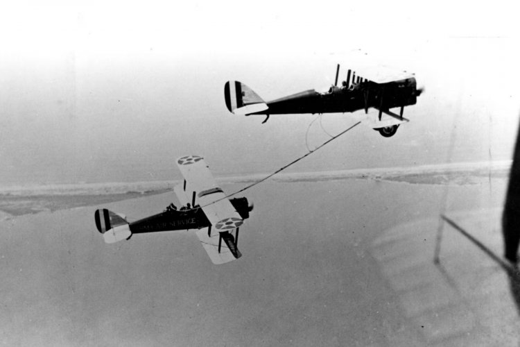 DH-4B refueling.jpg