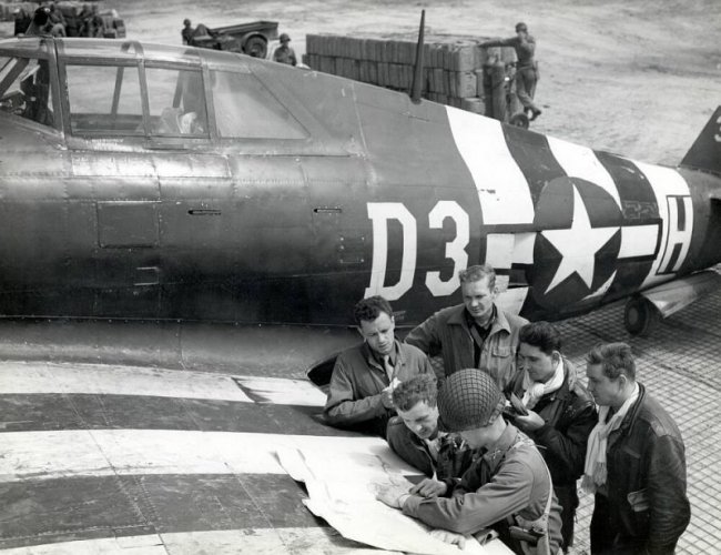 Republic-P-47-Thunderbolt-091002-F-1234S-012.jpg