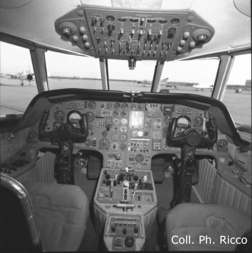 Dassault-Breguet Falcon 30 n° 01 cabine (CEV).jpg