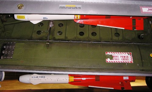 AIM-4Ds in F-102 left rear bay.JPG