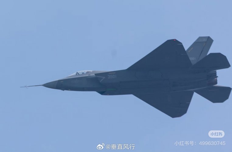 J-35 3501 - parade - 垂直风行 - 1.jpg