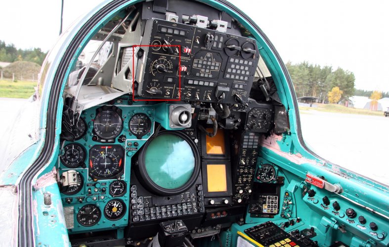 Cockpit_of_Mikoyan-Gurevich_MiG-31_(7)mod.JPG