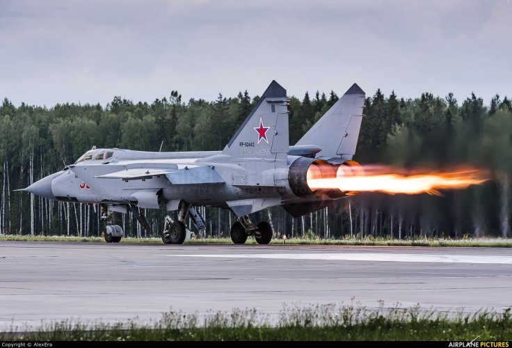 MiG-31 taking off.jpg