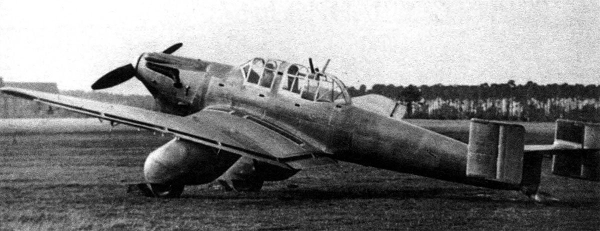 Junkers-Ju-87V1-Stuka-prototype-aerial-test-flight-1935-01.jpg