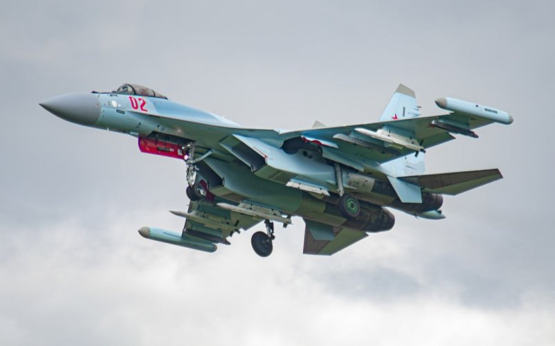 RuAF Su-35S no. 02 + Izd. 180 AAM -.jpg