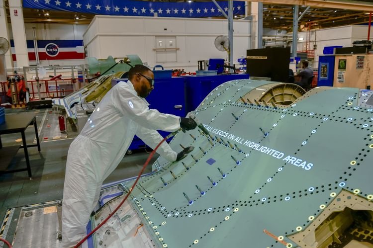 Northrop+Grumman+Delivers+500th+Center+Fuselage+for+the+F-35+Joint+Strike+Fighter_989599e4-a4a...jpg