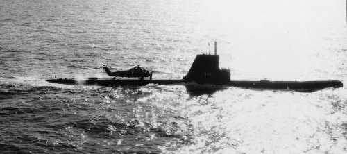 HSS-1 and submarine.jpg