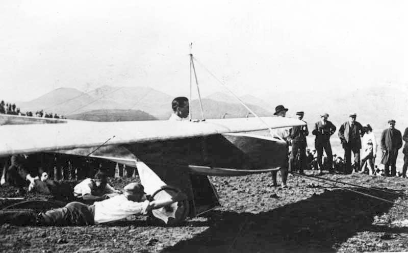 1922 Moustique glider at Combegrasse (take-off).jpg