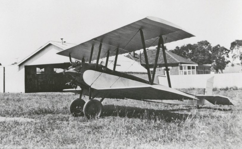 cn 30 [VH-UHL] in the 1930s.jpg