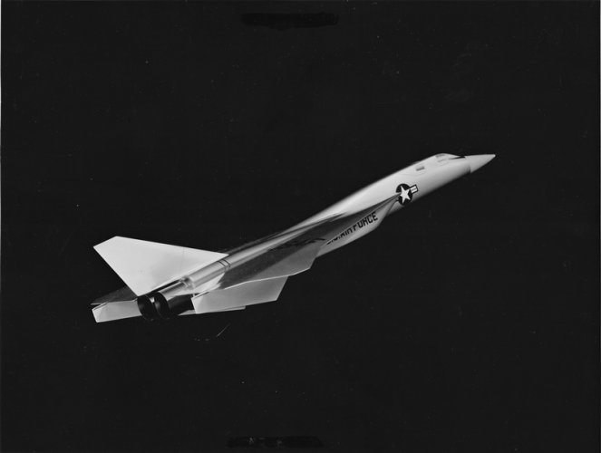 F-108 MODEL RIGHT REAR VIEW  1960 [180363 USAF]a.jpg