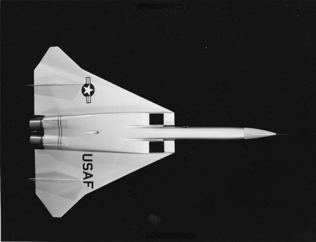 F-108 MODEL UNDERSIDE VIEW  1960 [180368 USAF]a.jpg