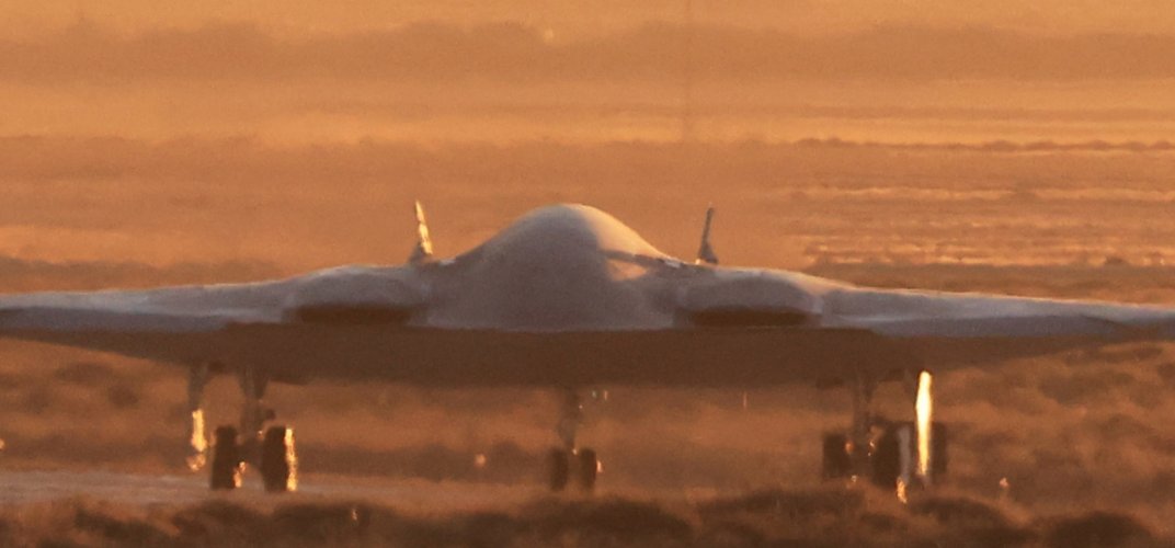 B-21 Bomber, First Flight – David Swanson, Reuters (2023.11.10) #5 (cropped).jpg