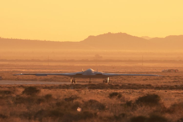 B-21 Bomber, First Flight – David Swanson, Reuters (2023.11.10) #5.jpg