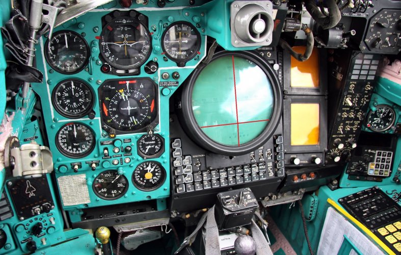 Cockpit_of_Mikoyan-Gurevich_MiG-31_(8) PPS.jpg