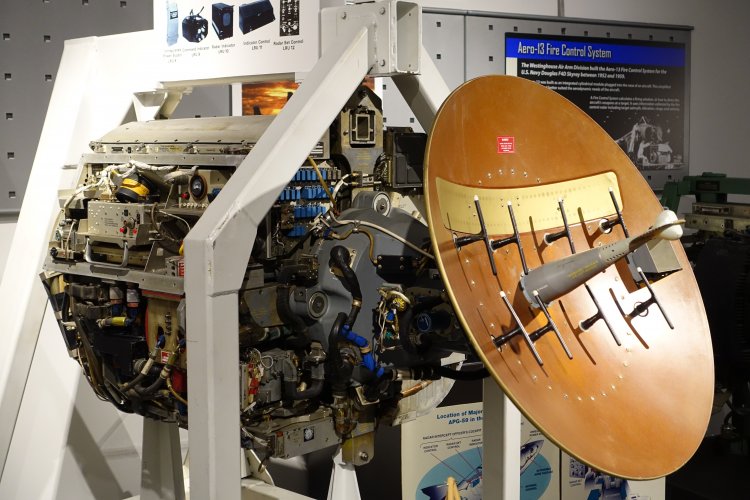 AWG-10_APG-59_Radar,_first_aircraft_use_of_pulse_doppler,_view_2_-_National_Electronics_Museum...JPG