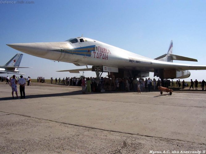 Tu-160_Pavel_Taran_on_display_6.jpg