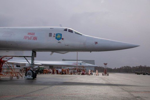 Tu-160 04 red.jpg
